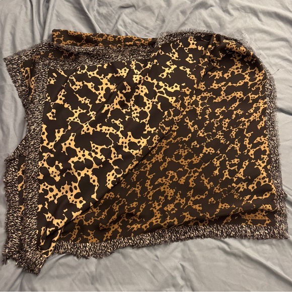 Burberry reversible leopard print scarf - Picture 3 of 4